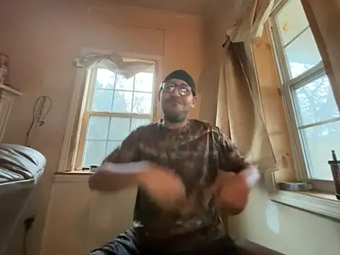 Snapshot of ThrowedWorldWide chatting on December 17, 2025, 12:54 pm ThrowedWorldWide online show from December 17, 2025, 12:54 pm