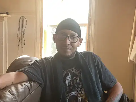 Snapshot of ThrowedWorldWide chatting on December 22, 2025, 4:40 pm ThrowedWorldWide online show from December 22, 2025, 4:40 pm