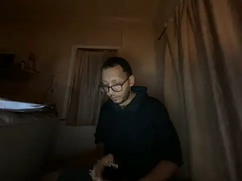 Snapshot of ThrowedWorldWide chatting on December 19, 2025, 2:37 am ThrowedWorldWide online show from December 19, 2025, 2:37 am