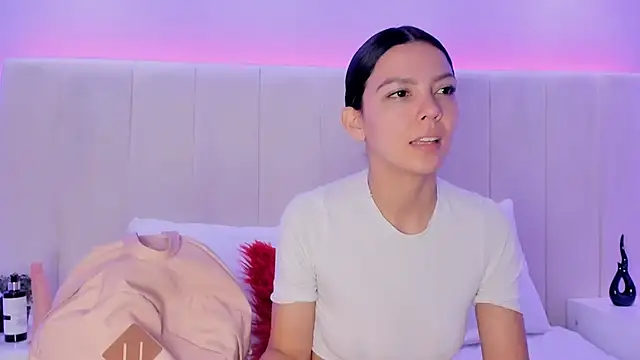 celestebellmont online show from December 4, 2025, 2:27 pm