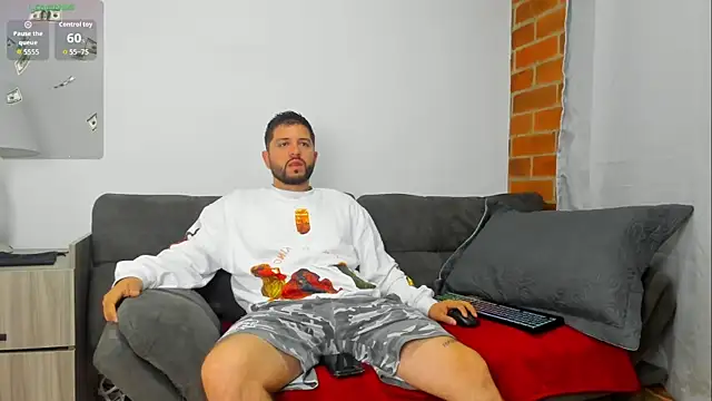 Snapshot of TomSloam chatting on October 20, 2025, 11:00 am TomSloam online show from October 20, 2025, 11:00 am