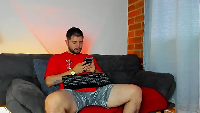 Snapshot of TomSloam chatting on October 22, 2025, 3:55 pm TomSloam online show from October 22, 2025, 3:55 pm