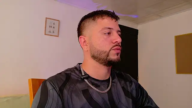 Snapshot of TomSloam chatting on November 26, 2025, 5:02 pm TomSloam online show from November 26, 2025, 5:02 pm