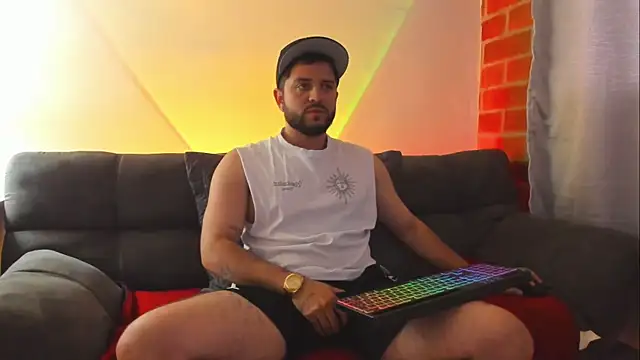 Snapshot of TomSloam chatting on October 10, 2025, 5:47 pm TomSloam online show from October 10, 2025, 5:47 pm