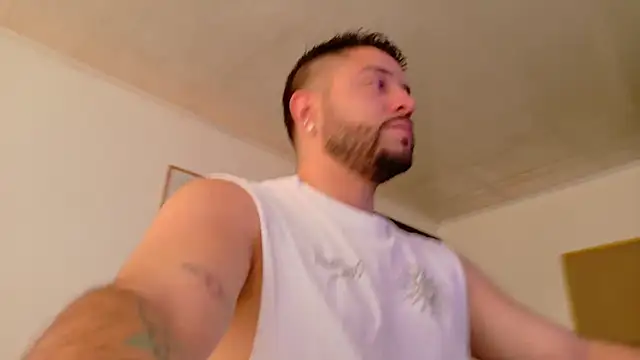 Snapshot of TomSloam chatting on December 2, 2025, 3:14 pm TomSloam online show from December 2, 2025, 3:14 pm