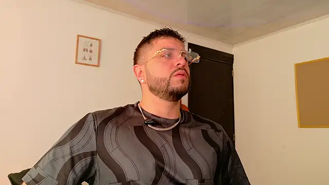 Snapshot of TomSloam chatting on December 1, 2025, 3:13 pm TomSloam online show from December 1, 2025, 3:13 pm