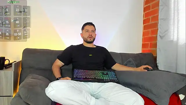 Snapshot of TomSloam chatting on October 14, 2025, 1:12 pm TomSloam online show from October 14, 2025, 1:12 pm