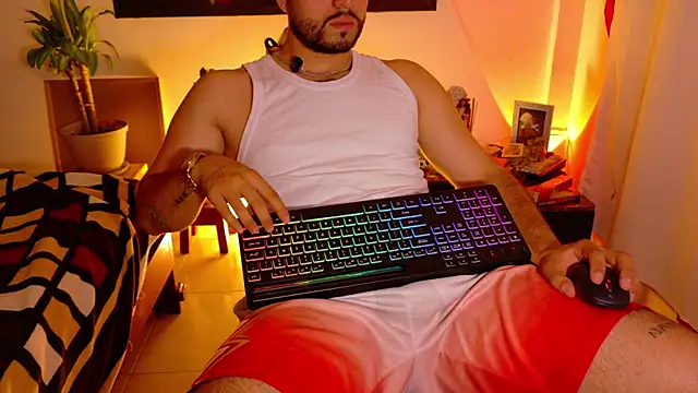 Snapshot of TomSloam chatting on December 18, 2025, 4:28 am TomSloam online show from December 18, 2025, 4:28 am