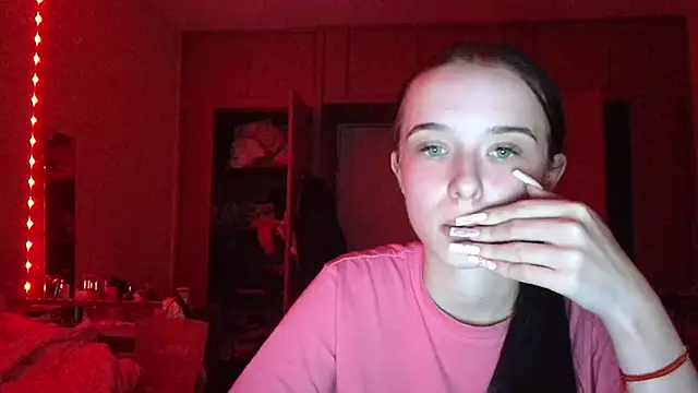 Emilia Light online show from May 17, 2026, 4:18 pm