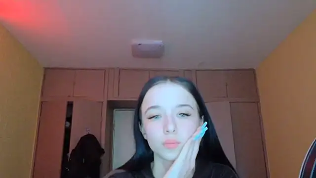 Emilia Light online show from April 17, 2026, 6:38 am