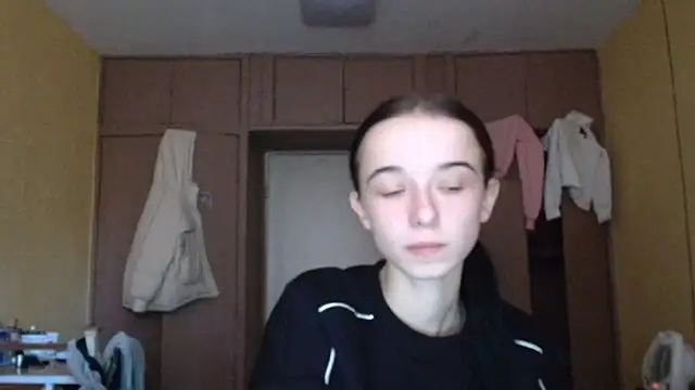 Snapshot of Emilia_Light chatting on October 30, 2025, 7:28 am Emilia Light online show from October 30, 2025, 7:28 am