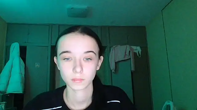 Snapshot of Emilia_Light chatting on November 24, 2025, 7:08 am Emilia Light online show from November 24, 2025, 7:08 am