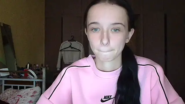 Snapshot of Emilia_Light chatting on October 7, 2025, 6:14 am Emilia Light online show from October 7, 2025, 6:14 am