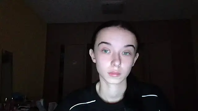 Snapshot of Emilia_Light chatting on November 19, 2025, 6:46 am Emilia Light online show from November 19, 2025, 6:46 am