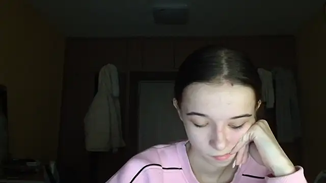 Snapshot of Emilia_Light chatting on October 27, 2025, 7:53 am Emilia Light online show from October 27, 2025, 7:53 am