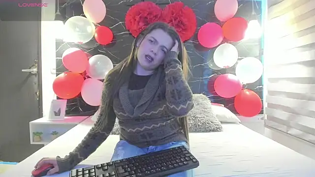 ZOE LE online show from February 21, 2026, 11:45 am