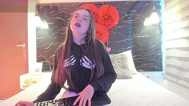 ZOE LE online show from February 27, 2026, 11:43 am