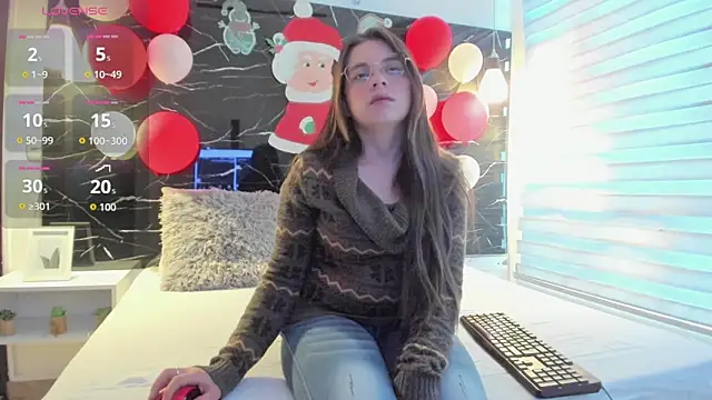 ZOE LE online show from December 22, 2025, 11:43 am