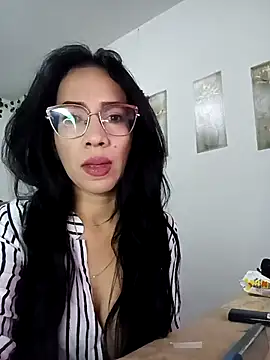 Snapshot of YaraDuartee chatting on November 7, 2025, 5:06 pm YaraDuartee online show from November 7, 2025, 5:06 pm