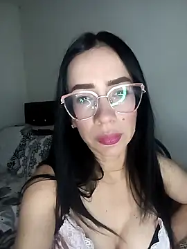 YaraDuartee online show from April 7, 2026, 1:29 am