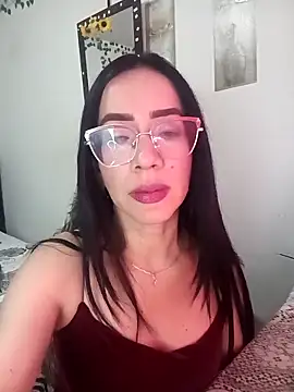 YaraDuartee online show from March 4, 2026, 9:55 pm