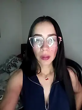 YaraDuartee online show from April 8, 2026, 12:01 am