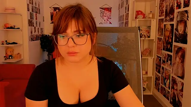 Snapshot of FameyBlum chatting on October 2, 2025, 2:20 pm FameyBlum online show from October 2, 2025, 2:20 pm
