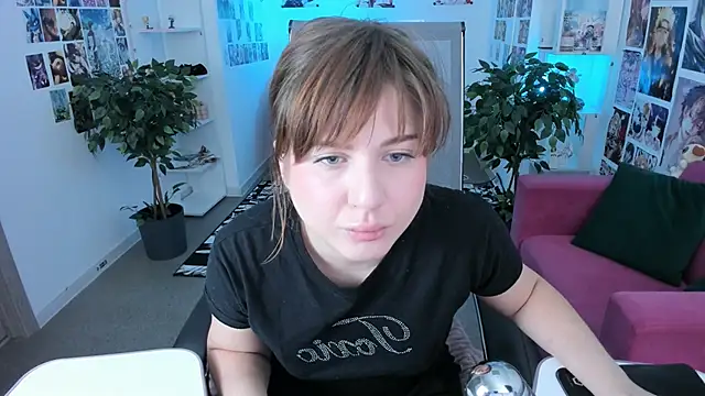 Snapshot of FameyBlum chatting on October 15, 2025, 8:22 am FameyBlum online show from October 15, 2025, 8:22 am