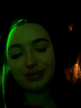 LoveMiQueen1 online show from October 17, 2025, 6:32 pm