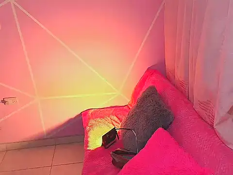 Snapshot of CuteFlame chatting on November 21, 2025, 9:36 pm CuteFlame online show from November 21, 2025, 9:36 pm