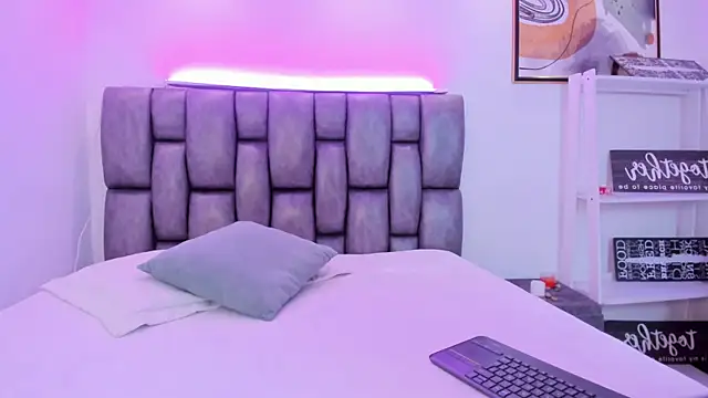 Violet Anders online show from January 10, 2026, 6:58 pm