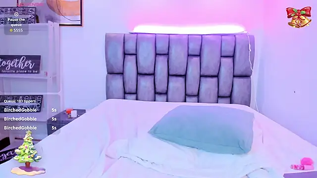 Snapshot of Violet_Anders chatting on December 13, 2025, 8:04 pm Violet Anders online show from December 13, 2025, 8:04 pm