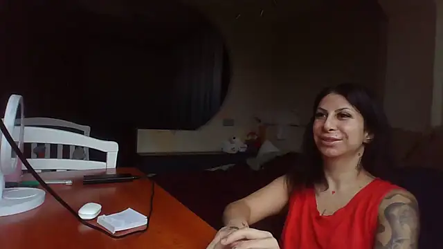 Snapshot of QueenMomyS chatting on November 30, 2025, 9:32 am QueenMomyS online show from November 30, 2025, 9:32 am