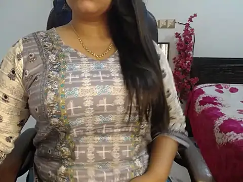 Queen Homaira online show from November 19, 2025, 4:45 am