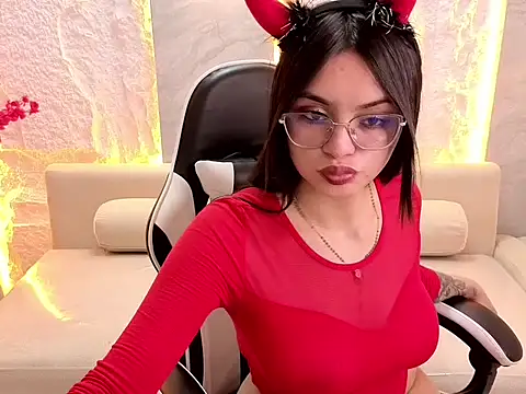 nathaly tp online show from October 7, 2025, 7:59 pm