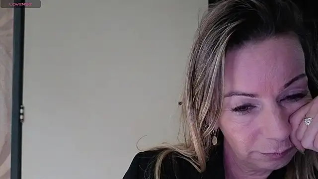 Snapshot of WhimsicalBirdette chatting on May 6, 2026, 12:20 pm WhimsicalBirdette online show from May 6, 2026, 12:20 pm
