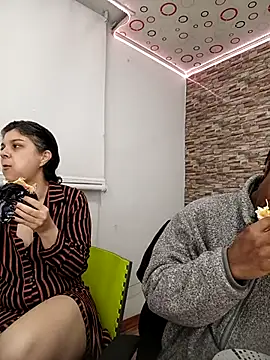 Snapshot of Yin_yang_hot chatting on December 4, 2025, 3:38 am Yin yang hot online show from December 4, 2025, 3:38 am