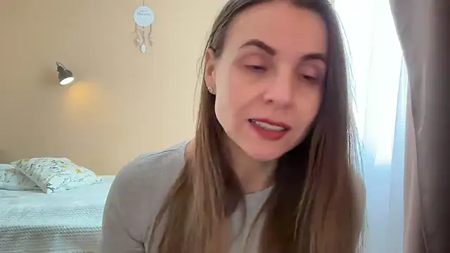 AnnieLove7722 online show from May 13, 2026, 9:49 am