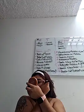 Karoline Amber online show from October 9, 2025, 7:58 pm