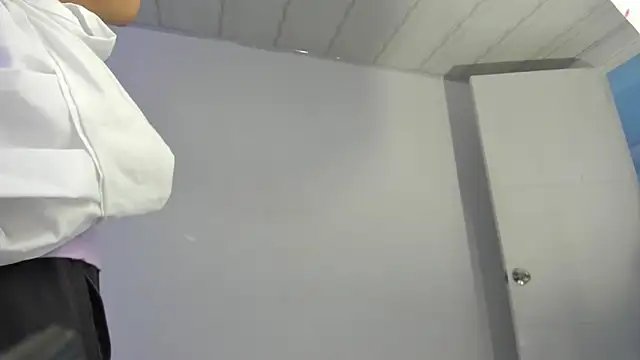 Snapshot of XaanderGrey chatting on November 9, 2025, 7:29 pm XaanderGrey online show from November 9, 2025, 7:29 pm