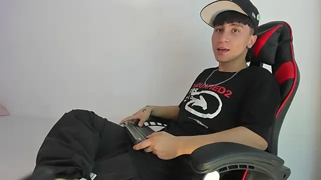 Snapshot of XaanderGrey chatting on November 10, 2025, 7:30 pm XaanderGrey online show from November 10, 2025, 7:30 pm