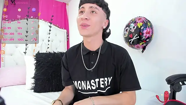 Snapshot of XaanderGrey chatting on October 25, 2025, 7:36 pm XaanderGrey online show from October 25, 2025, 7:36 pm