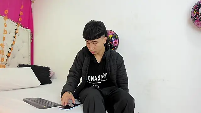 Snapshot of XaanderGrey chatting on October 10, 2025, 7:15 pm XaanderGrey online show from October 10, 2025, 7:15 pm