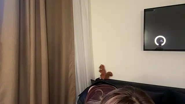 Snapshot of Ur_neighbor_Kira chatting on March 28, 2026, 1:23 pm Ur neighbor Kira online show from March 28, 2026, 1:23 pm