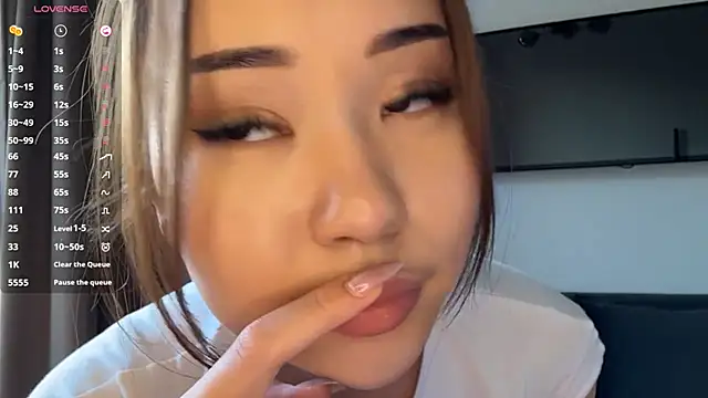 Ur neighbor Kira online show from May 29, 2026, 1:50 pm