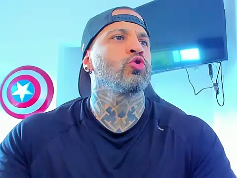 Snapshot of JoshRigby chatting on November 17, 2025, 8:02 pm JoshRigby online show from November 17, 2025, 8:02 pm