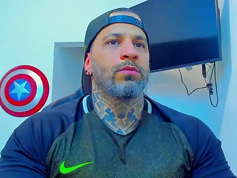 Snapshot of JoshRigby chatting on November 19, 2025, 7:36 pm JoshRigby online show from November 19, 2025, 7:36 pm