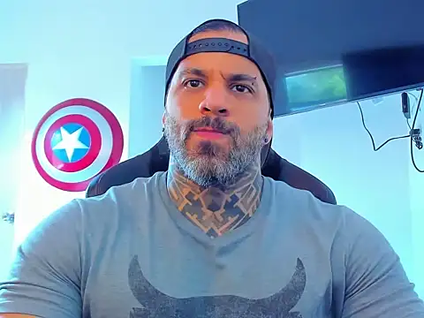 Snapshot of JoshRigby chatting on October 30, 2025, 7:33 pm JoshRigby online show from October 30, 2025, 7:33 pm