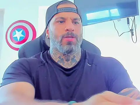 Snapshot of JoshRigby chatting on November 10, 2025, 9:09 pm JoshRigby online show from November 10, 2025, 9:09 pm