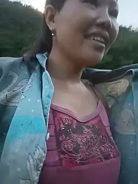 Snapshot of bree-zz chatting on May 28, 2026, 10:32 am bree-zz online show from May 28, 2026, 10:32 am